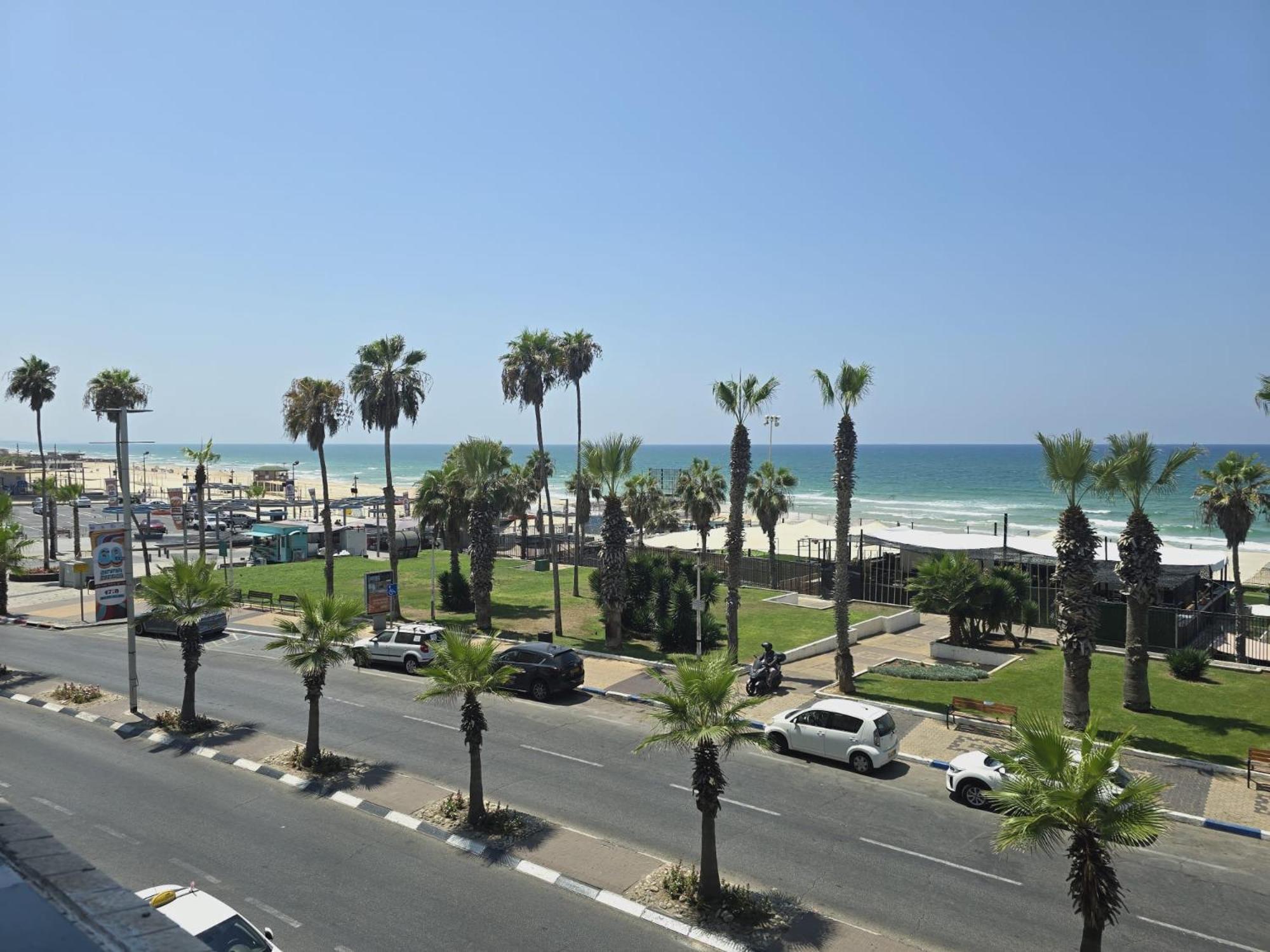Gk Apartment Beauty Bat Yam Bagian luar foto